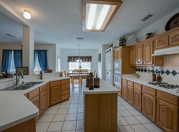 3rd image of 2124 Cantura Dr