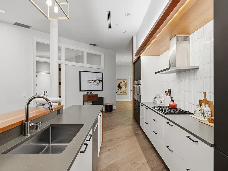 824 Liberty Ave #201 — Photo 17