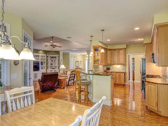 3rd image of 1116 Maplechase Drive SE