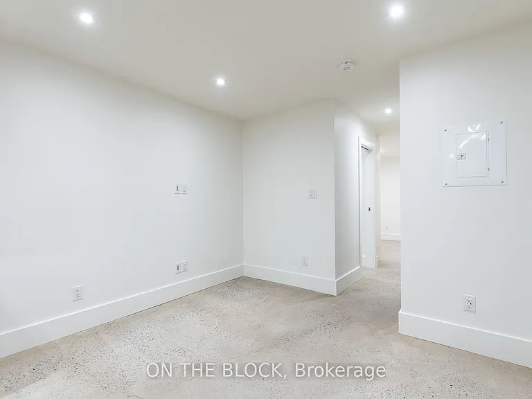1041 College St — Photo 8