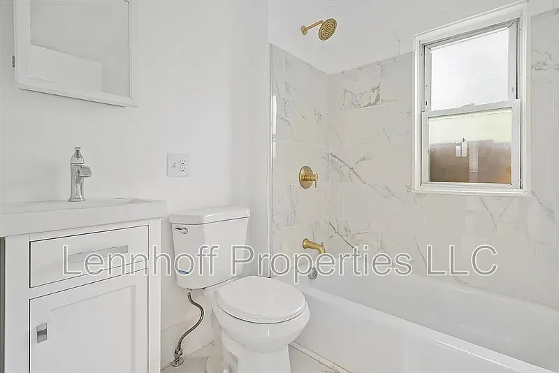 3 bed, 1.0 bath, 993 sqft, $2,300 — Photo 4