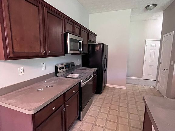 4th image of 203 Green Bridge Ct