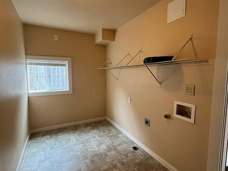 989 1/2 Laurelhurst Dr — Photo 13