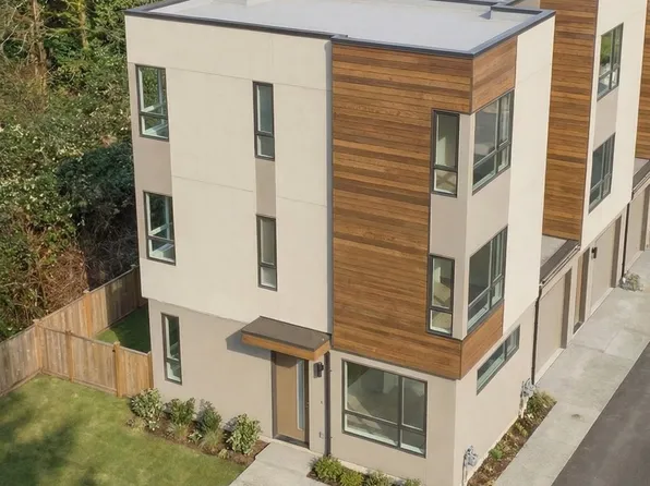 1940 Saint Johns St, Pt Moody, BC V3H 1Z9