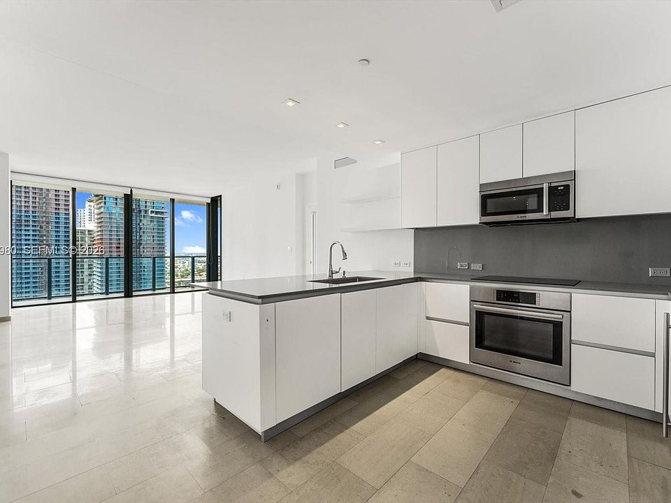 1st image of 68 SE 6th St APT 2304
