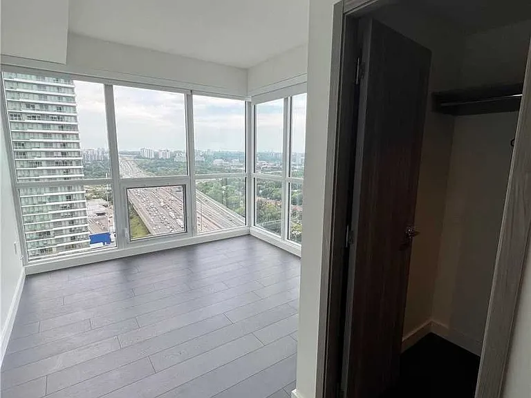 85 McMahon Dr #2802 — Photo 10