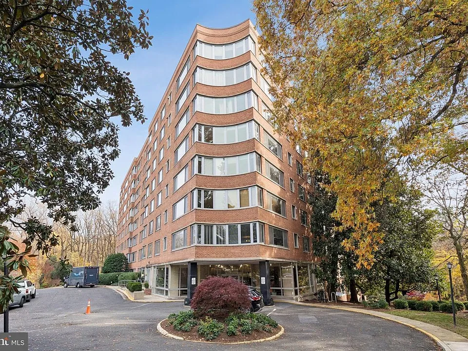4200 Cathedral Ave NW #812