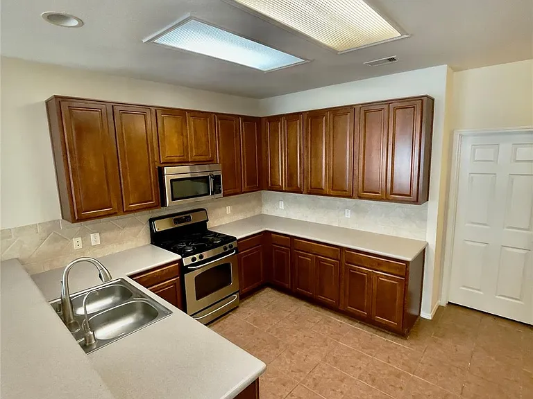 3514 Leaf Vines Dr — Photo 10