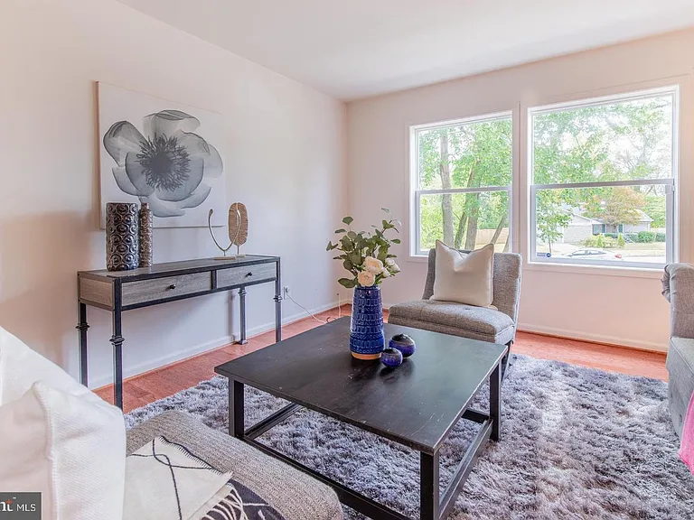 2024 Evansdale Dr — Photo 4