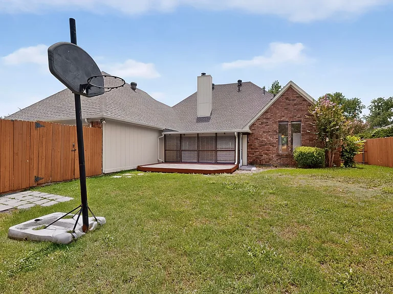 1207 Mistywood Ln — Photo 31