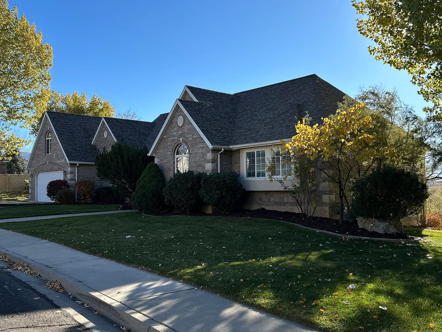 6 bed, 4.5 bath, 2902 sqft, $3,600 — Photo 2