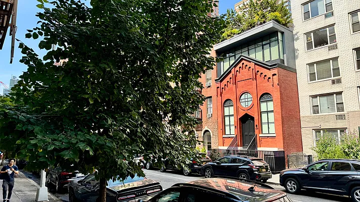 Rented by HOLTON REAL ESTATE INC. | media 15