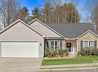 136 Grove End Rd, Fletcher, NC 28732