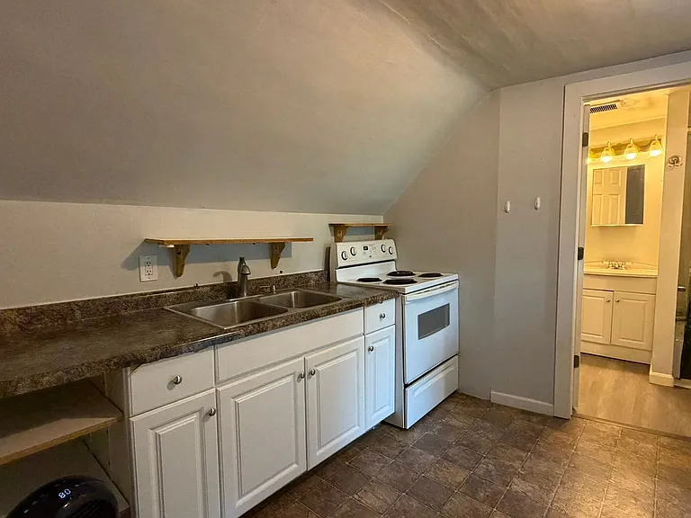 810 E Division St #A — Photo 14