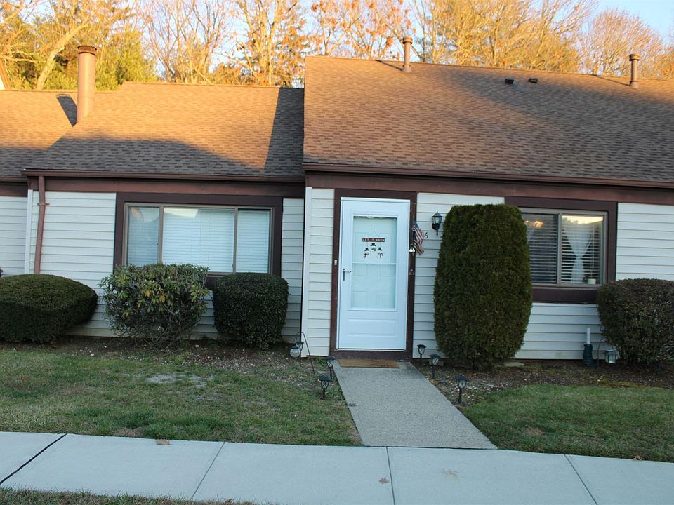 1st image of 16 Monet Ct #16