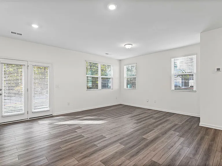 1012 Paddington Dr — Photo 8