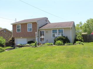 209 Oak Heights Dr, Oakdale, PA 15071