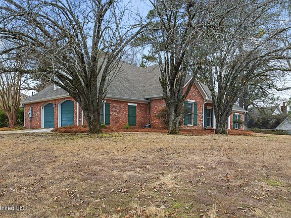 4th image of 315 Woodlands Dr