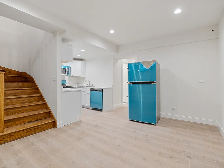 1906 Orrington Ave — Photo 13