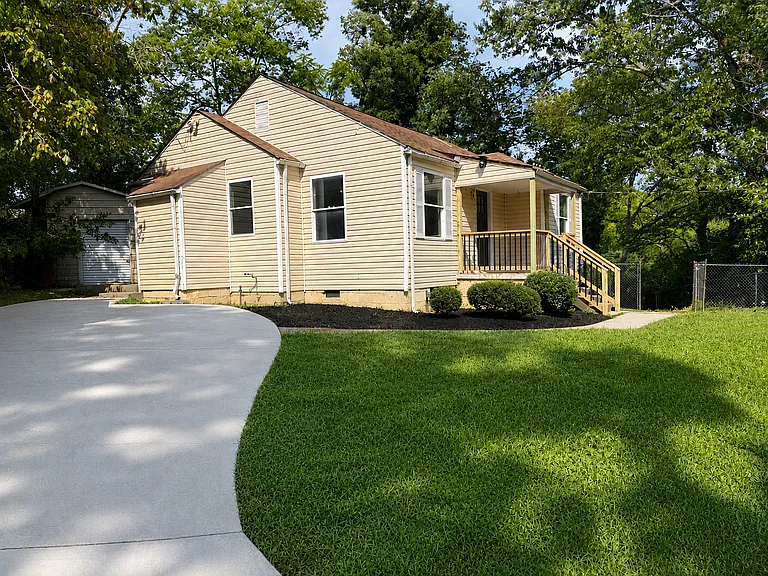 600 Renford Rd — Photo 9
