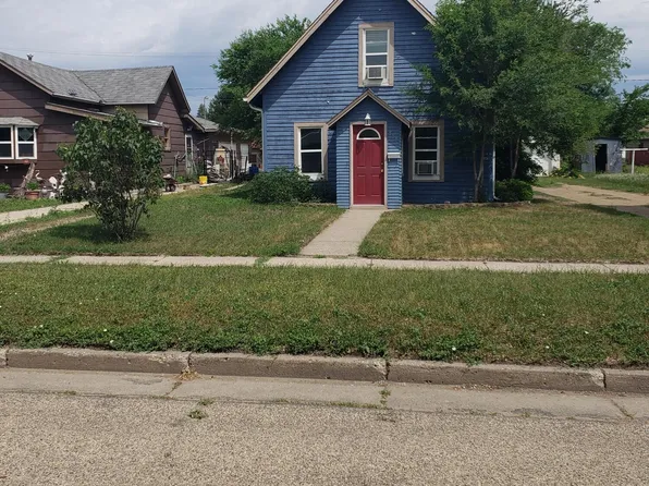 809 9th Ave SE, Jamestown, ND 58401