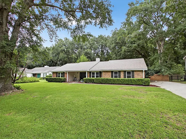 3520 Clifden Dr — Photo 75