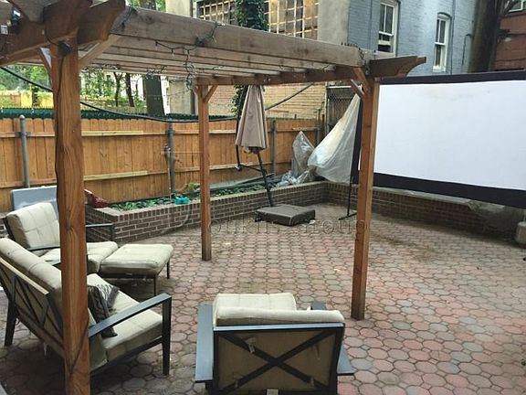 2nd image of 304 E 93rd St APT 1B