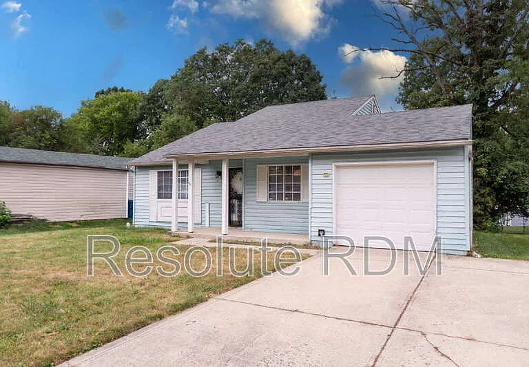 3826 Ireland Dr — Photo 3