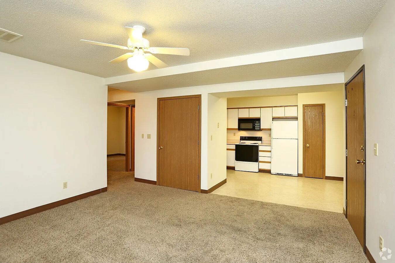 2 bed, 850 sqft, $1,100 — Photo 2