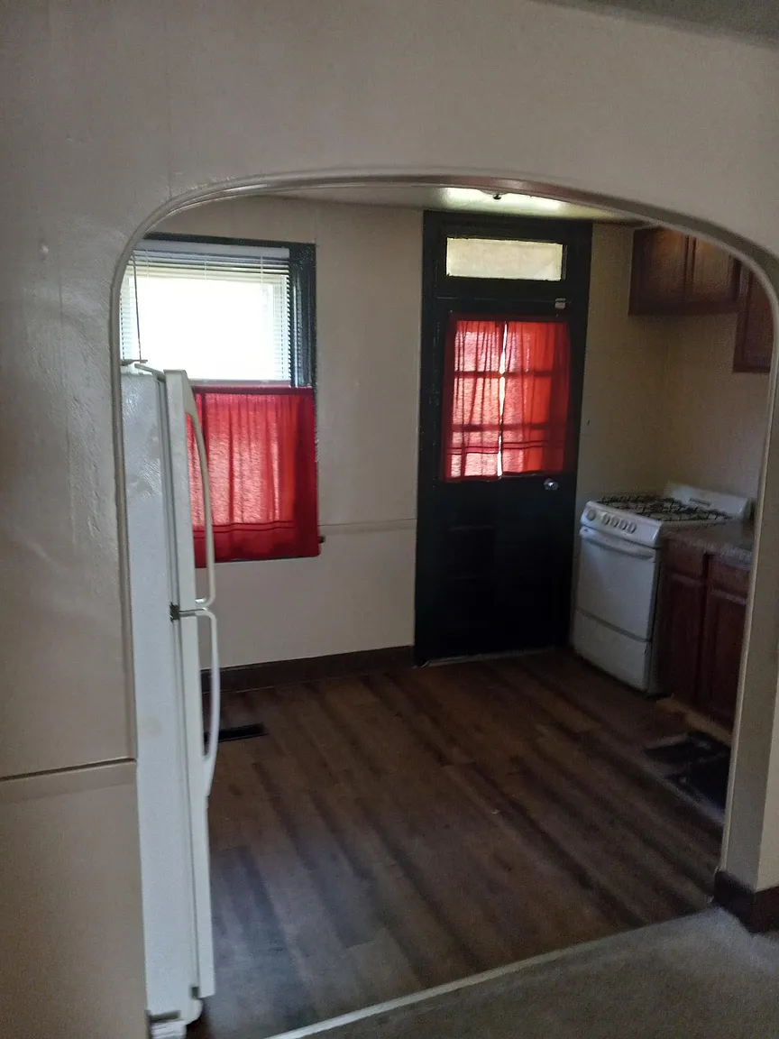 115 B St photo 1