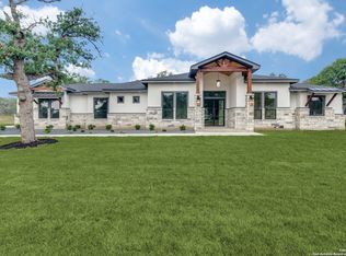 169 Crescent Rdg, Adkins, TX 78101