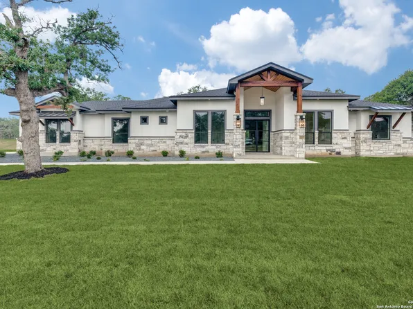 169 Crescent Ridge, Adkins, TX 78101