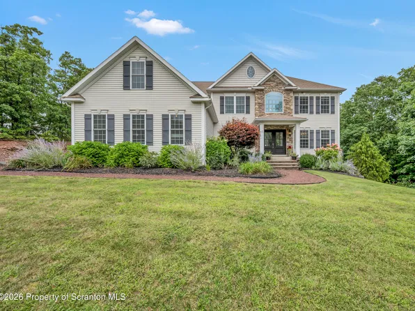 1006 Scenic Dr, Clarks Summit, PA 18411