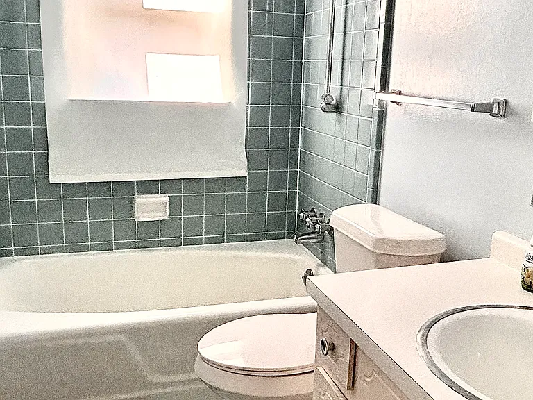 Another full bathroom with bath tube and a shower in upstair that will be share for the other 2 bedrooms.