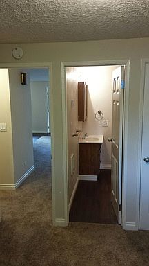 1st image of 909 NE 106th Ave