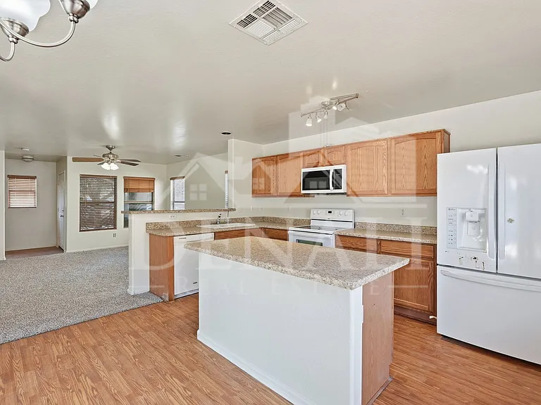 4923 N 108th Dr — Photo 10