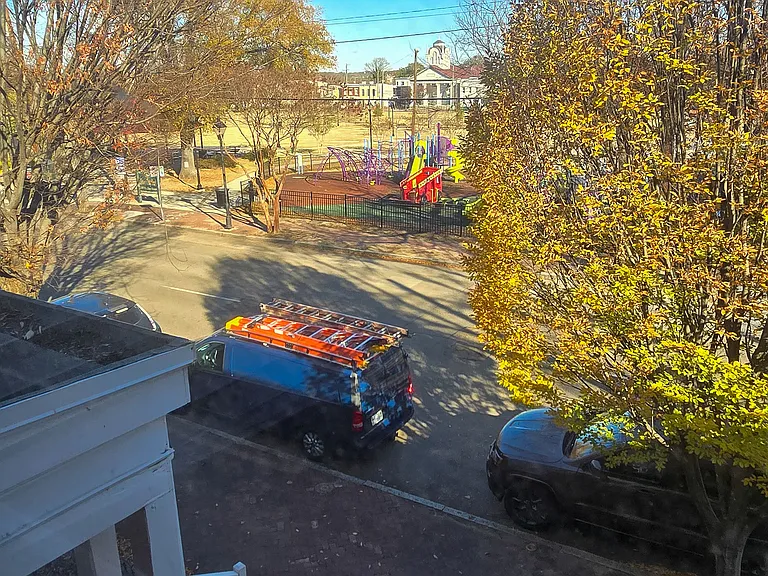 209 W Clay St — Photo 41