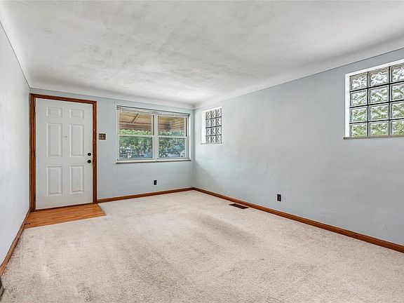 4th image of 4214 Giles Ave