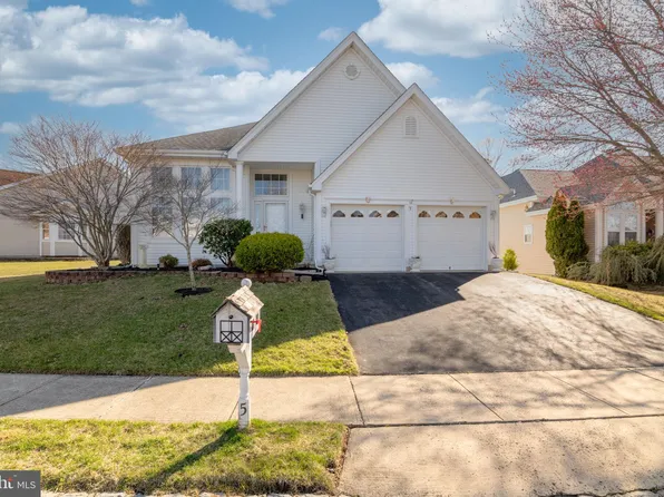 5 Shoal Dr, Barnegat, NJ 08005