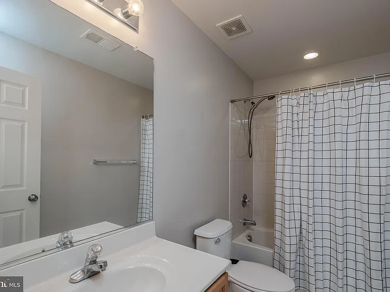 75 Spoon Sq — Photo 24