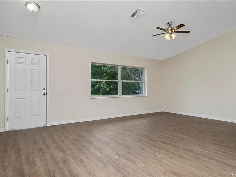 6022 E Tremont St — Photo 5