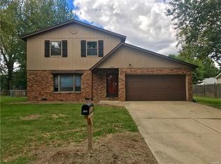 605 Saint John Dr, Shiloh, IL 62221