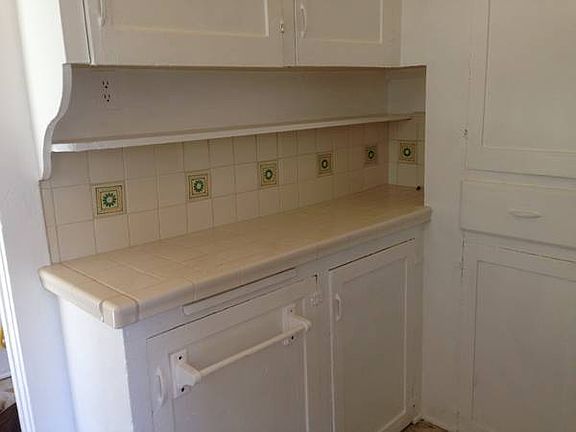 3rd image of 1018 N Kingsley Dr