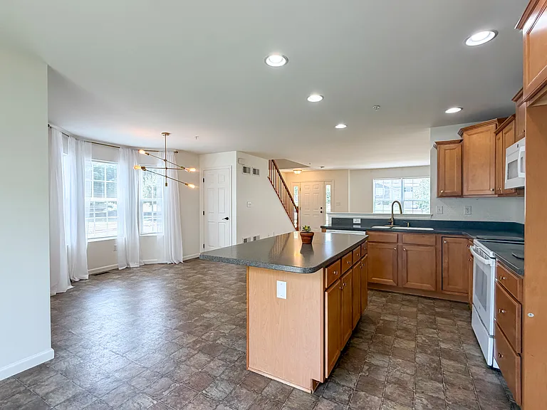 900 Cadwell Ln — Photo 14