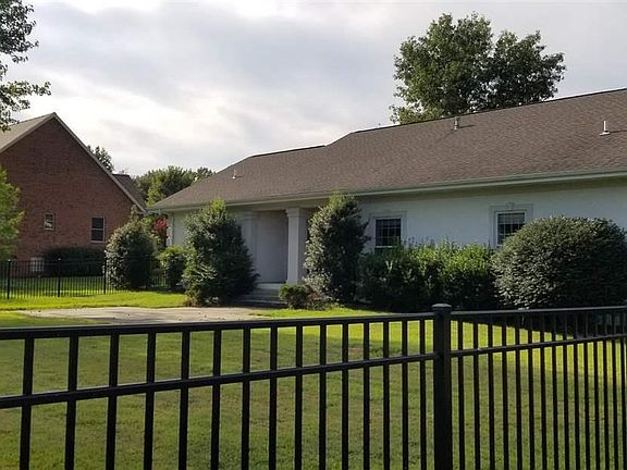 3rd image of 1701 Greenhills Dr