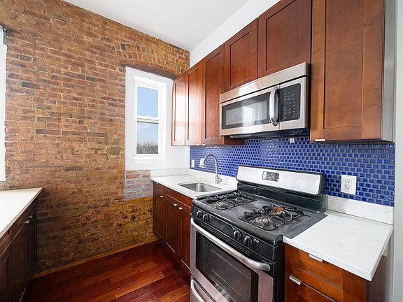 3rd image of 386 Bergen Ave APT 3L