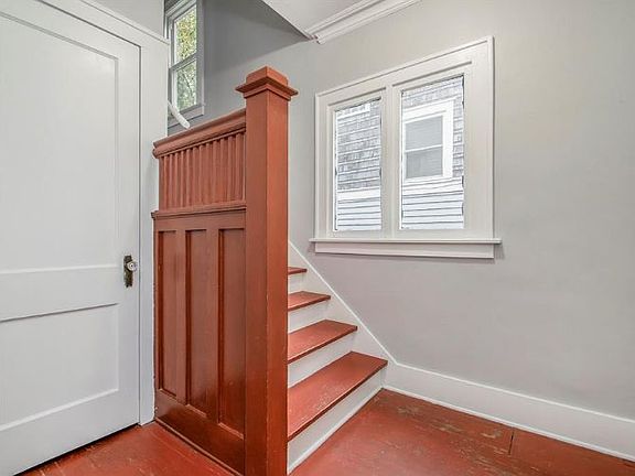 4th image of 1110 Sherman St SE