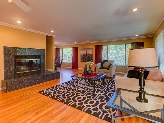3rd image of 141 Beel Dr