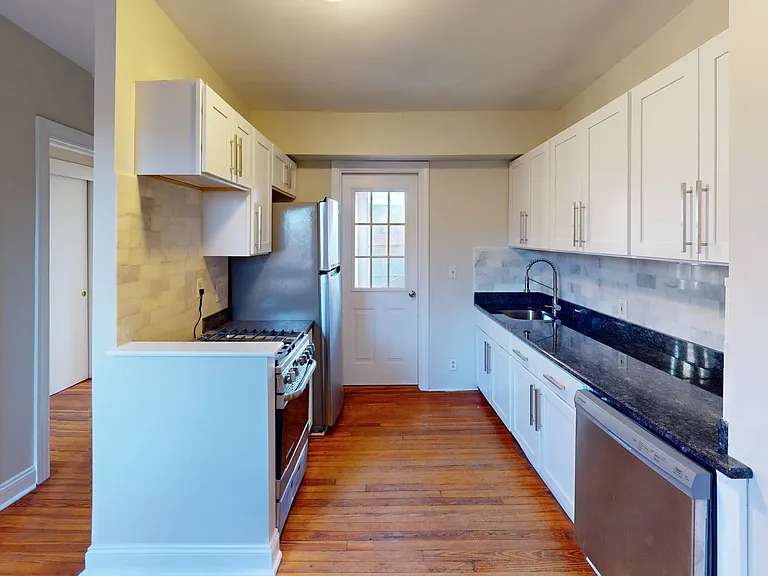 542 Chapel St #4 — Photo 7