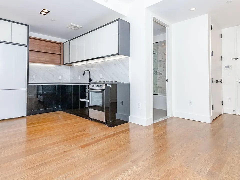 581 Ocean Pkwy #6G